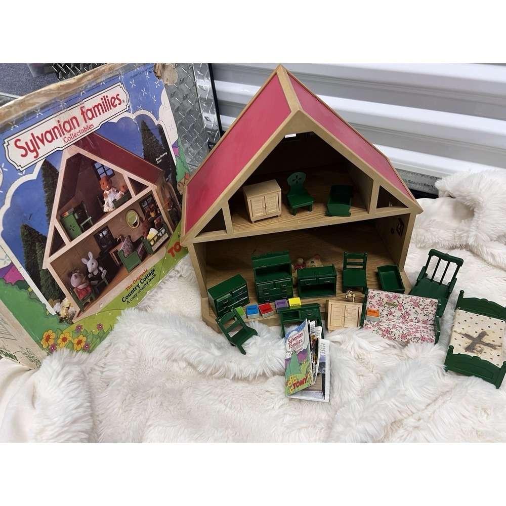 Sylvanian Families (Calico Critters) 1985 Epoch/TOMY Deluxe Cottage Furnished
